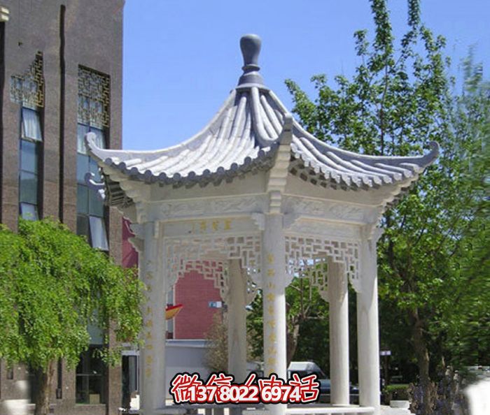 精美漢白玉鏤空涼亭，為校園休息區(qū)提供清涼休息空間