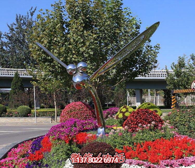 大型不銹鋼蜻蜓雕塑，給城市花園添彩