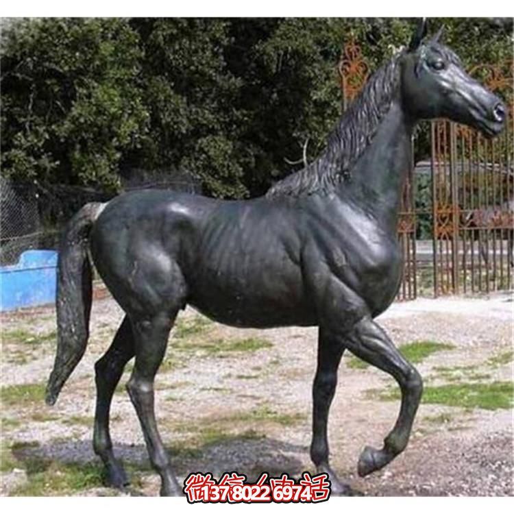 玻璃鋼仿銅馬雕塑，為園林廣場增添獨特魅力