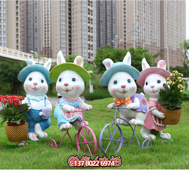 可愛兔子雕塑，為您的草坪添彩