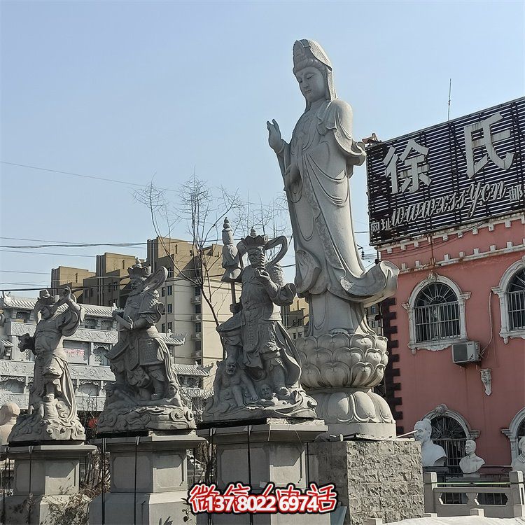 精美關(guān)公、佛像和石獅子雕刻，青石裝點(diǎn)美化廣場(chǎng)