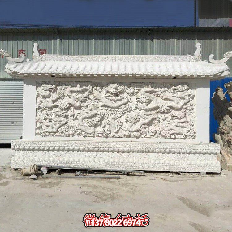 九龍壁石雕為景區(qū)廣場增添獨(dú)特美感 九龍壁石雕為景區(qū)廣場增添獨(dú)特美感