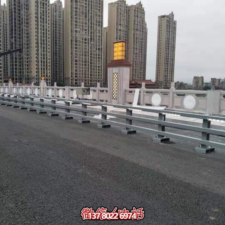 大理石護欄雕塑，為街道景觀帶來精美絕倫