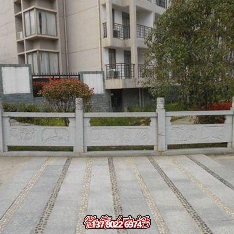 高品質(zhì)青石雕刻欄桿欄板，為您的小區(qū)裝飾添彩