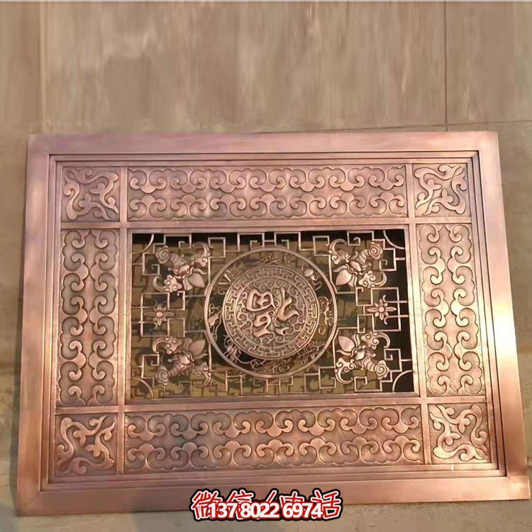 集酒店庭院裝飾黃銅鍛造、鏤空中式壁畫雕塑于一體的藝術(shù)裝飾
