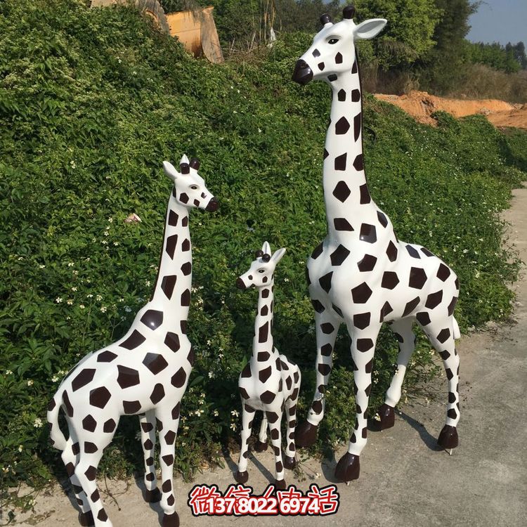 長頸鹿玻璃鋼雕塑，珍藏一家三口的美好回憶