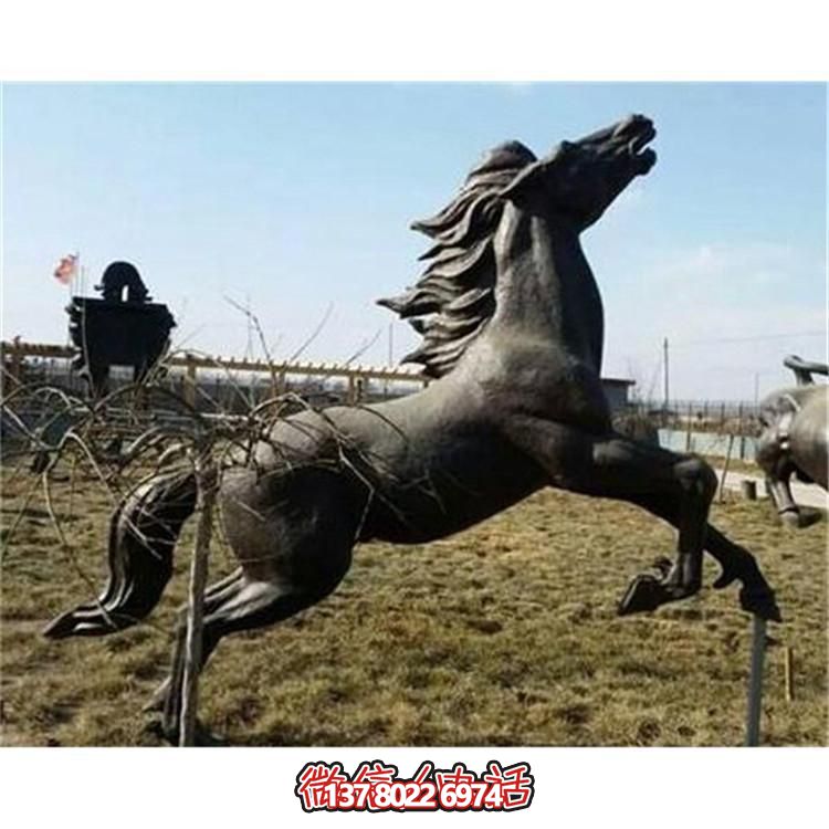 大型銅雕塑，為園林廣場擺放奔跑馬